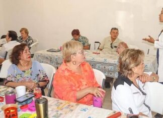 Ofrecen plática a los miembros del programa Adulto Activo