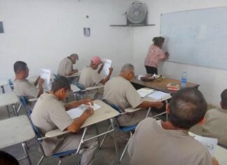 Aplican exámenes en CEDES que acreditan el nivel primaria a nueve varones y secundaria a reos