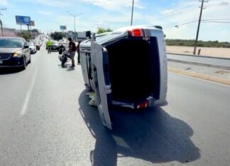 Accidente vial en boulevard deja personas lesionadas y daños materiales