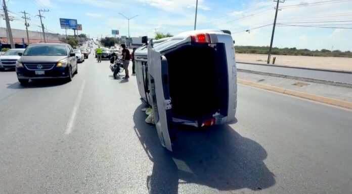 Accidente vial en boulevard deja personas lesionadas y daños materiales