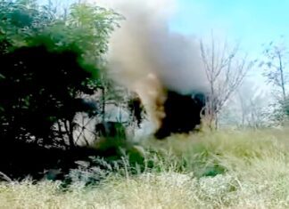 Bomberos acuden a incendio de pastizal que dejo daños materiales