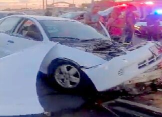 Choca tráiler y unidad en libramiento Monterrey dejando daños materiales