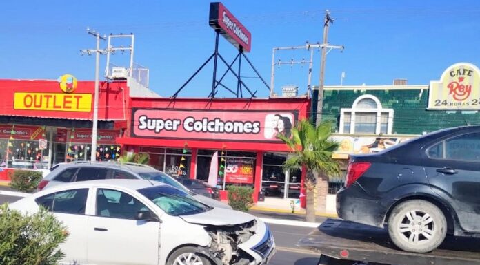 Chocan dos unidades y dejan cuantiosos daños materiales