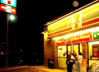 Ratero asalta a empleados de tienda y se lleva el dinero