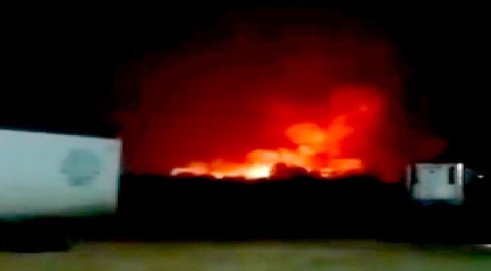 Reportan incendio cercas de pensión de trailers