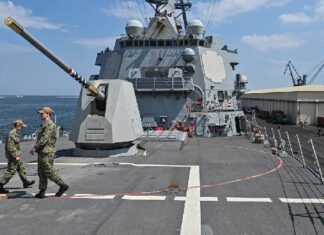 Trump ‘acorrala’ a Maduro: Enviará destructores y avión espía cerca de Venezuela para combatir a cárteles