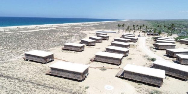 Denuncian a supuesto ambientalista por construir más de 30 cabañas en zona natural protegida de Baja California Sur