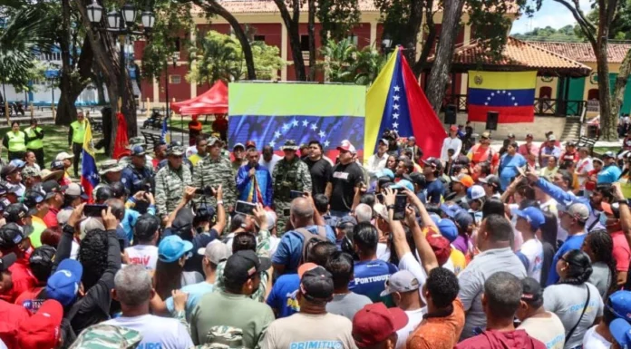 Registro masivo de venezolanos en la milicia ante las amenazas de EU