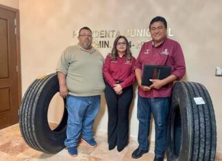 Apoyan COBAT de La Laguna con llantas para autobús escolar