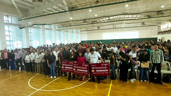 Alcalde Carlos Peña Ortiz, entrega becas de titulación 2025