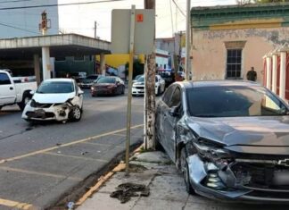 Elementos de Seguridad Pública apoyan en accidente vial en Zona Centro de Matamoros