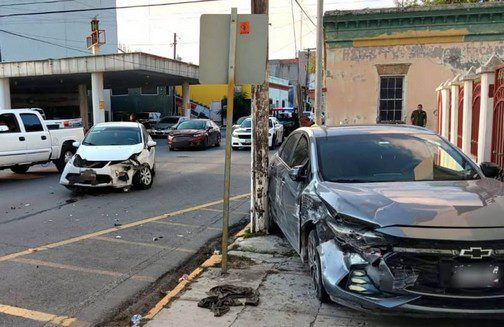 Elementos de Seguridad Pública apoyan en accidente vial en Zona Centro de Matamoros