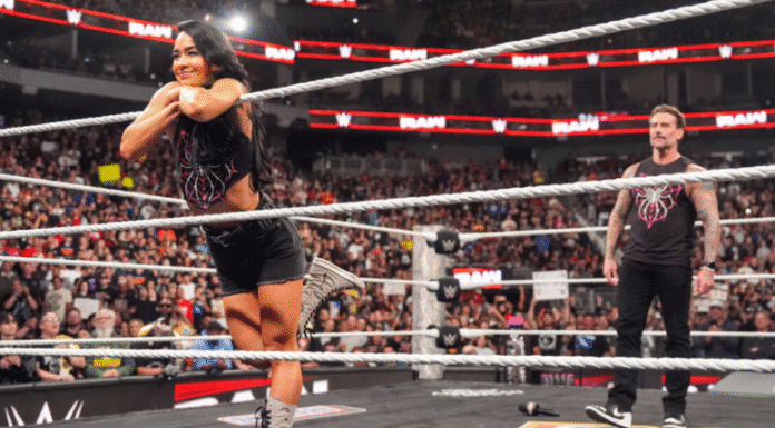 El beso de AJ Lee que terminó con el reinado mundial de Daniel Bryan en 15 segundos