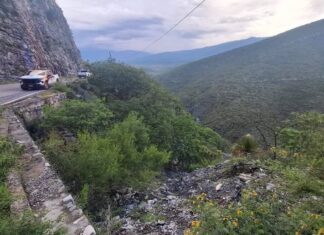 Volcadura en la Rumbo Nuevo deja dos lesionadas y daños