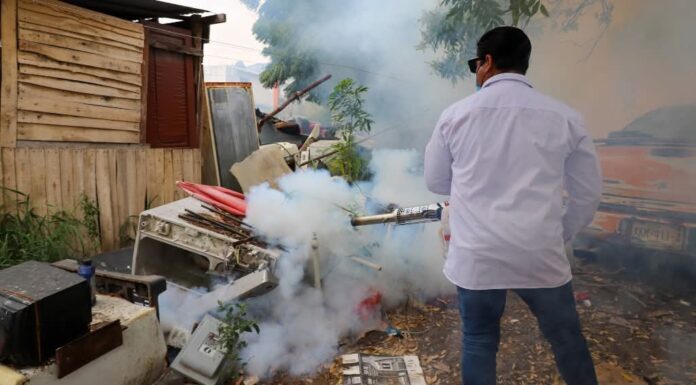 Exhortan a población eliminar objetos inservibles para evitar el dengue