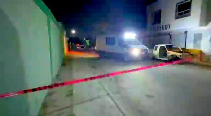 Hallan a persona muerta en la vía pública