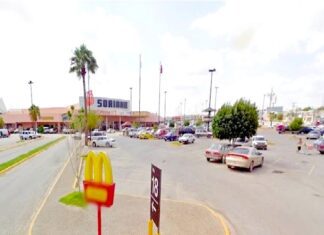 Rateros se roban unidad de estacionamiento de centro comercial