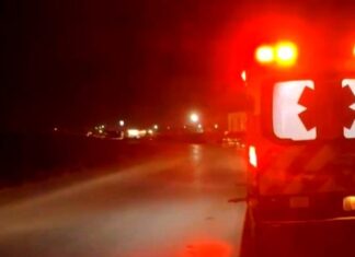 Unidad médica auxilia a persona lesionada en apartado sector popular