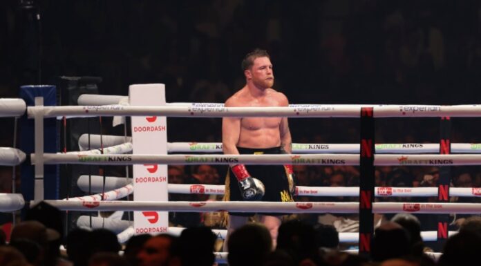 “No hizo lo que Chávez haría”: Entrenadores de boxeo tunden a Canelo tras perder con Terence Crawford