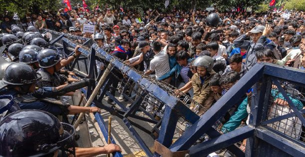 Crisis en Nepal: Renuncia primer ministro y Ejército toma el control de la seguridad en medio de disturbios