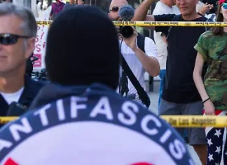 Trump designa como terrorista al movimiento Antifa de EU