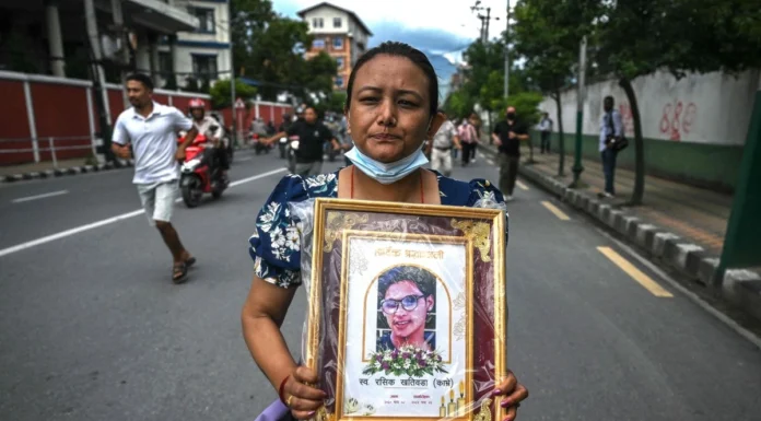 Levantan toque de queda en Nepal tras protestas que dejaron 51 muertos