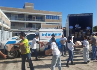 Fundación Carlos Slim y Telmex entregan 30 toneladas de ayuda humanitaria a Damnificados de Veracruz