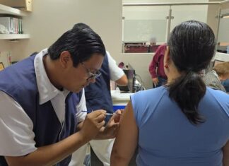 Invita a vacunarse contra influenza, covid-19 y neumococo