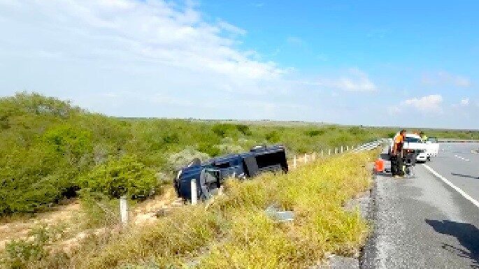 Aparatoso accidente deja daños materiales y obstrucción vehicular