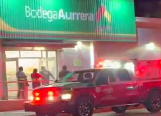 Bomberos acuden a conato de incendio en tienda popular