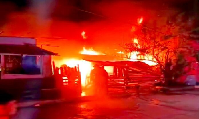 Bomberos sofocan incendio en vivienda dejando daños en la Reservas Territorial Campestre (3)