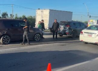 Chocan unidades en libramiento Monterrey dejando lesionados y daños