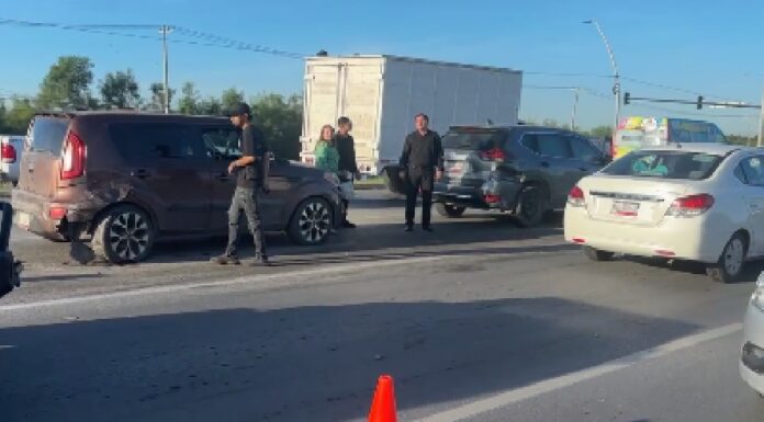 Chocan unidades en libramiento Monterrey dejando lesionados y daños