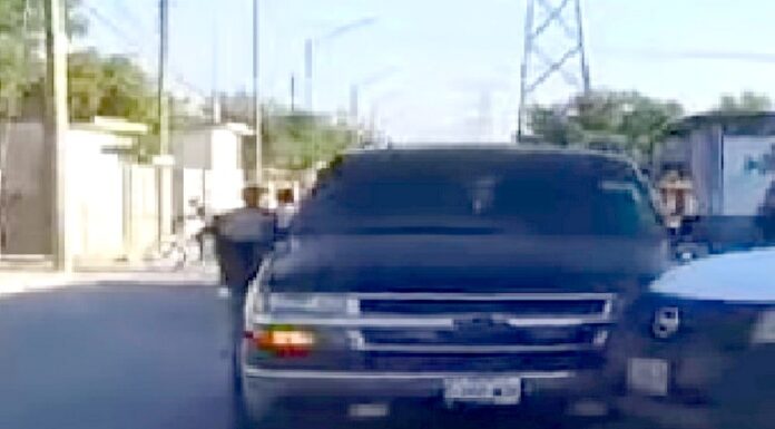 Chocan unidades y dejan solo daños materiales