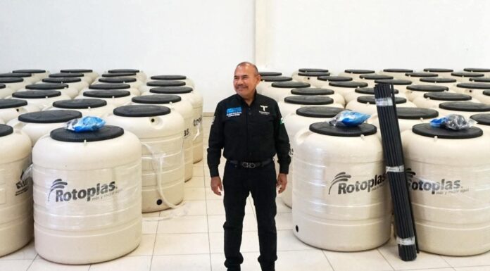 Entregan tinacos subsidiados para familias miguelalemanenses