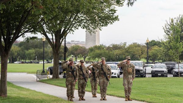 Trump ‘se compadece’: Ordena emplear ‘todos fondos disponibles’ para cubrir nómina de las tropas