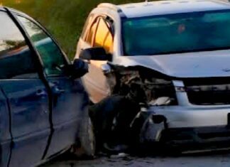 Se impactan unidades en apartada colonia popular dejando daños materiales