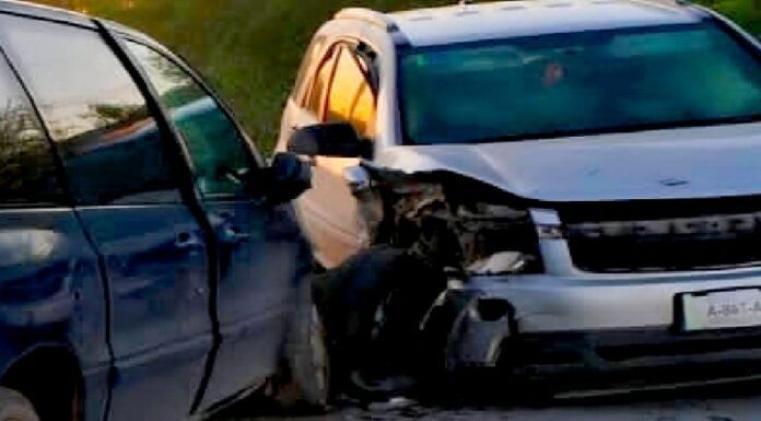 Se impactan unidades en apartada colonia popular dejando daños materiales