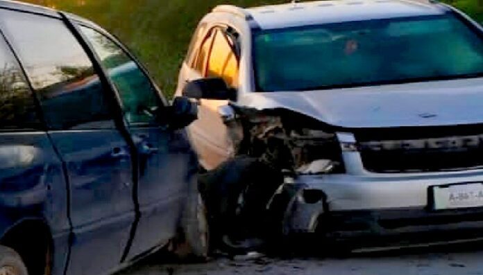 Se impactan unidades en apartada colonia popular dejando daños materiales