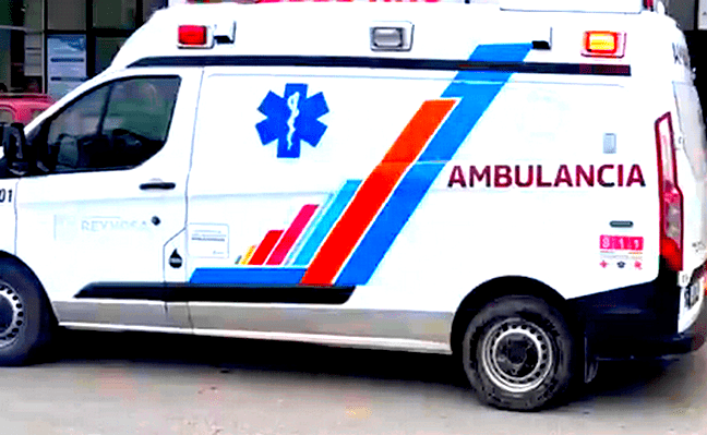 Unidad médica auxilia a persona lesionada al parecer atropellada