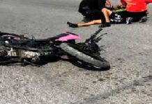 Unidad médica auxilia a persona lesionada tras sufrir accidente