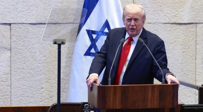 Acuerdo de alto el fuego en Gaza es un «triunfo increíble para Israel», dice Trump ante el Parlamento israelí