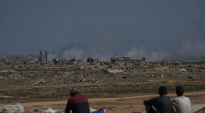 Israel lanza decenas de ataques en Gaza pese a llamado de Trump de cesar bombardeos; 46 muertos