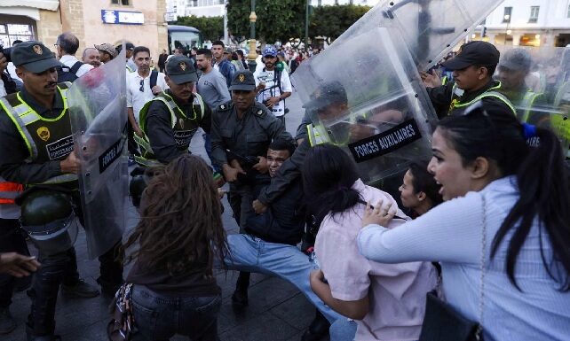 Enfrentamientos con la policía dejan 400 detenidos y 300 heridos en Marruecos