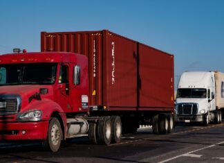 Aranceles a camiones pesados entrarán en vigor el 1 de noviembre, anuncia Trump