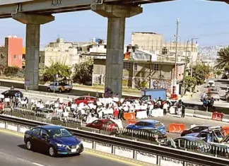 Transportistas cimbran las vías de 24 estados; se registrán más de 40 bloqueos