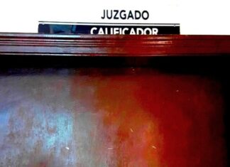 Arrestan a sujeto por molestar a su familia