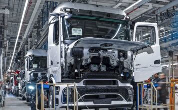 Entran en vigor aranceles de 25% en EU a camiones importados y golpea a México