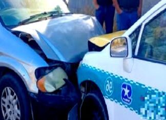 Choque deja solo daños materiales en concurrida avenida