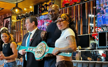 Evander Holyfield se resiste al cambio en el boxeo: No quiere que se parezca a la UFC
